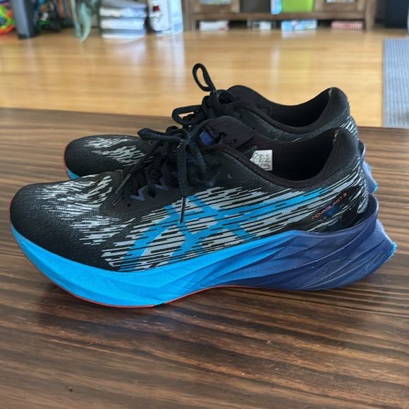 ASICS Novablast 3 Running Shoes - Picture 2 of 12